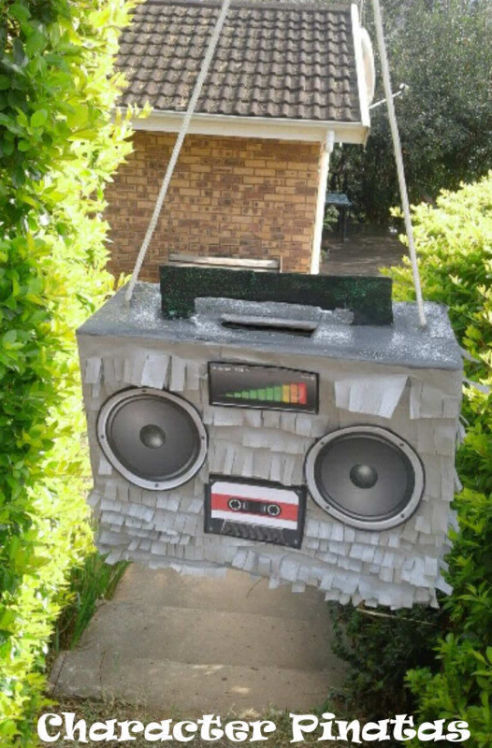 radio pinata